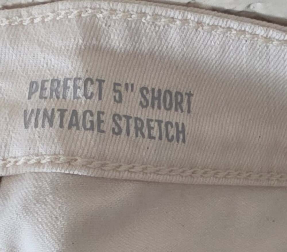 Torrid 5 Inch perfect mid rise vintage stretch Jean Shorts natural size 20 - Picture 6 of 8